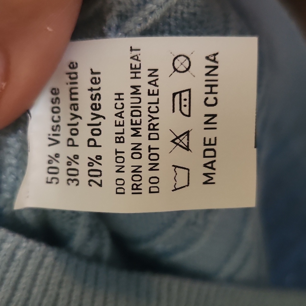 NWT sleeves sweater - Picture 7 of 7